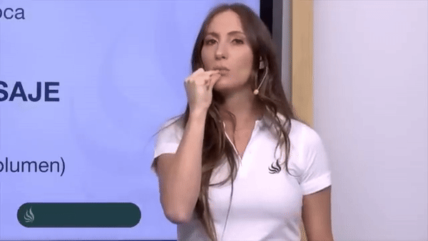 9 Ejercicios Faciales para los Labios: Pinching en labios